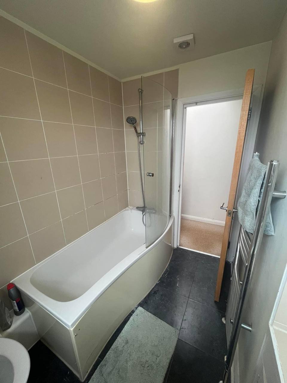 DOUBLE ROOM IN A 3 BEDROOM FLAT IN BALHAM