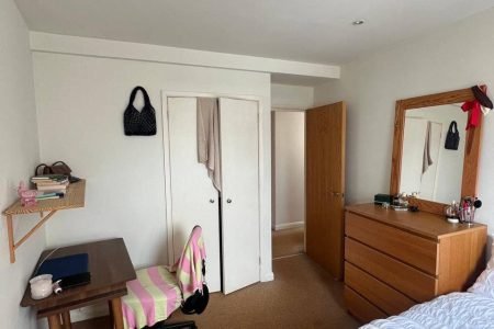 DOUBLE ROOM IN A 3 BEDROOM FLAT IN BALHAM