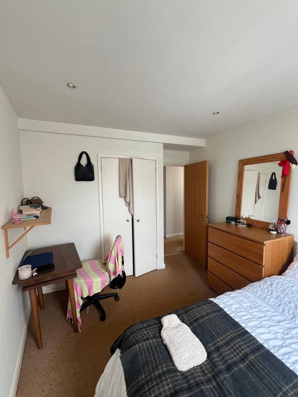 DOUBLE ROOM IN A 3 BEDROOM FLAT IN BALHAM